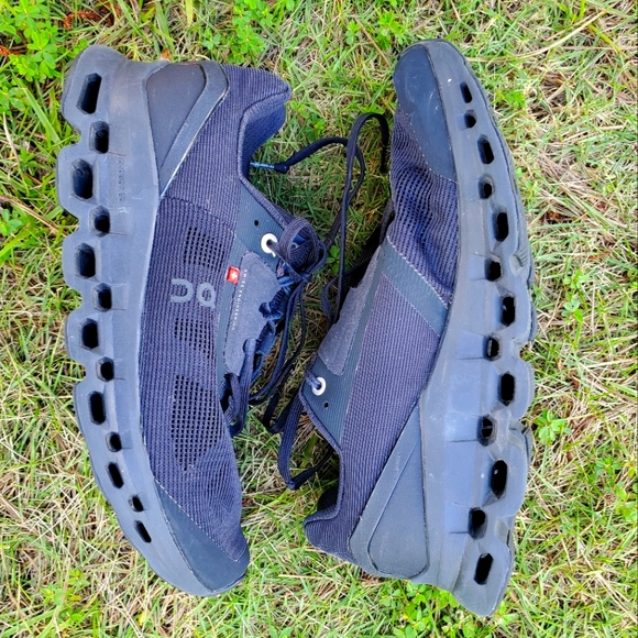 Cloudstratus ON Womens 8.5 Black GUC - Picture 1 of 8